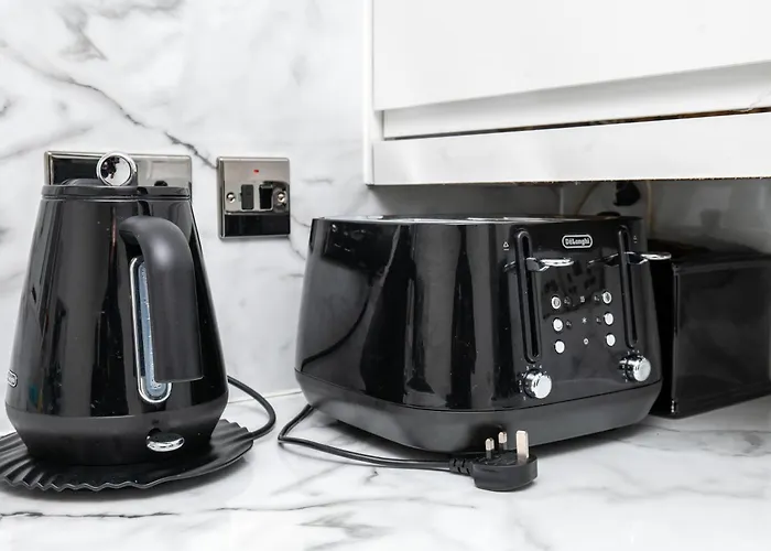 Elegant And Modern 3 Double Bedroom Near Centre Entire House Parking Bed & Breakfast *