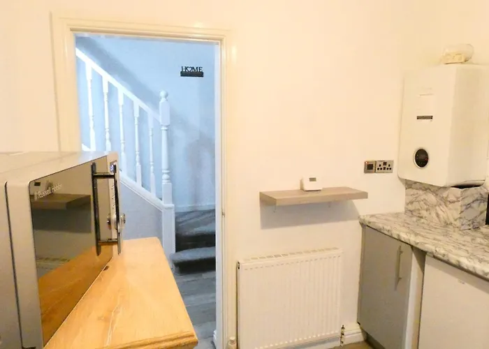 Spacious 4 Bed Maisonette Close To Salford Quays And With Smart Tvs And Netflix Perfect For Families And Contractors Apartment