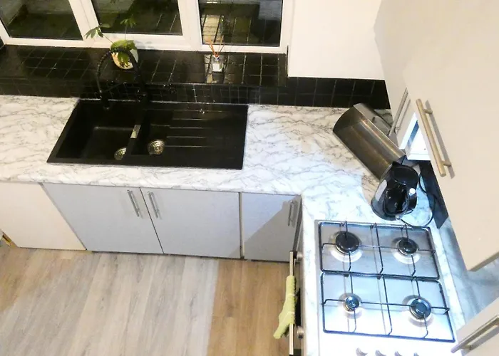 Spacious 4 Bed Maisonette Close To Salford Quays And With Smart Tvs And Netflix Perfect For Families And Contractors Apartment