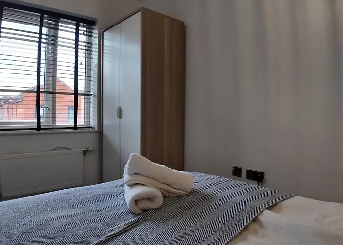 Stylish In Vibrant Salford, Manchester! *