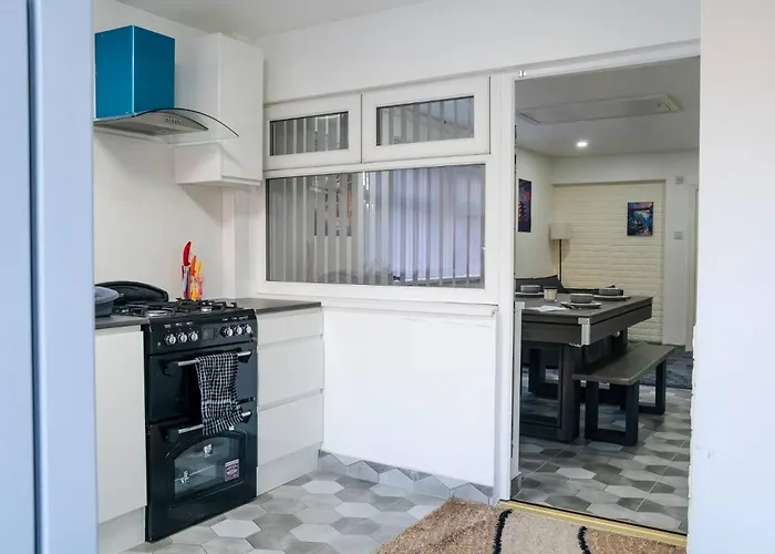 Дом отдыха Modern 4-bed Retreat In Prestwich, Perfect For Weekend Getaways *
