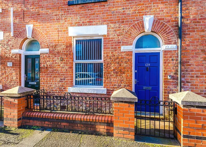 3 Bed House - Free Parking - Free Wifi Casa vacanze *