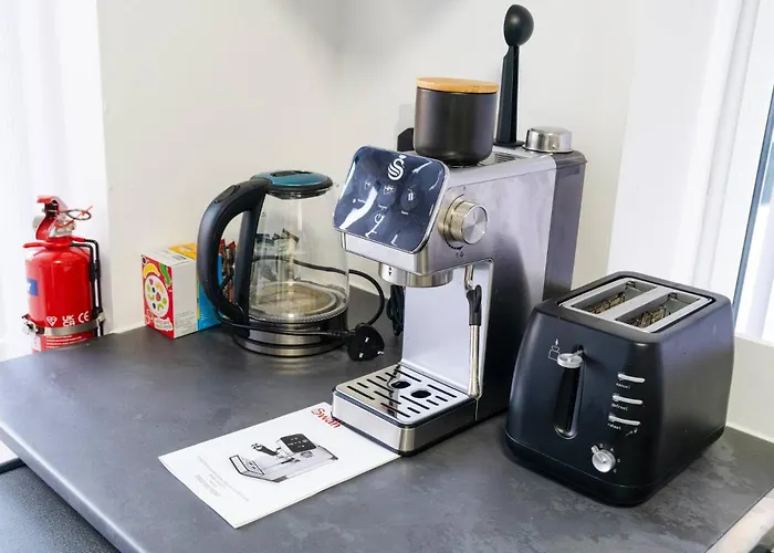 Дом отдыха Modern 4-bed Retreat In Prestwich, Perfect For Weekend Getaways