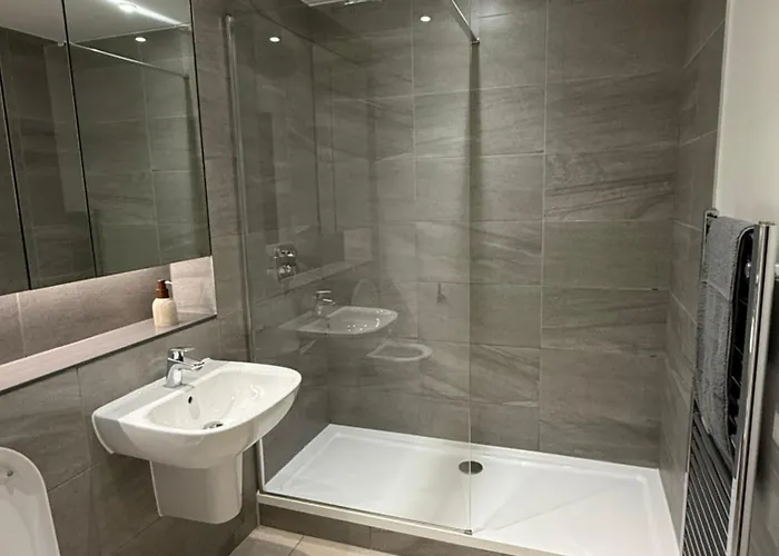 J&e Modern Luxury * Manchester