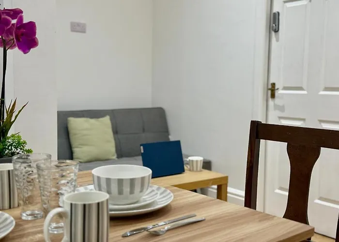 Cityside Walk To Etihad Stadium Sleeps 5 아파트 *