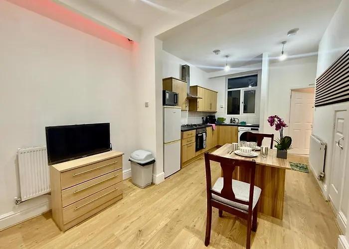 Cityside Walk To Etihad Stadium Sleeps 5 شقة