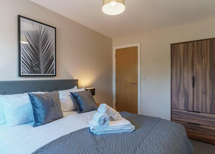 Spacious Salford Quays Apartment, Prime Location Apartment