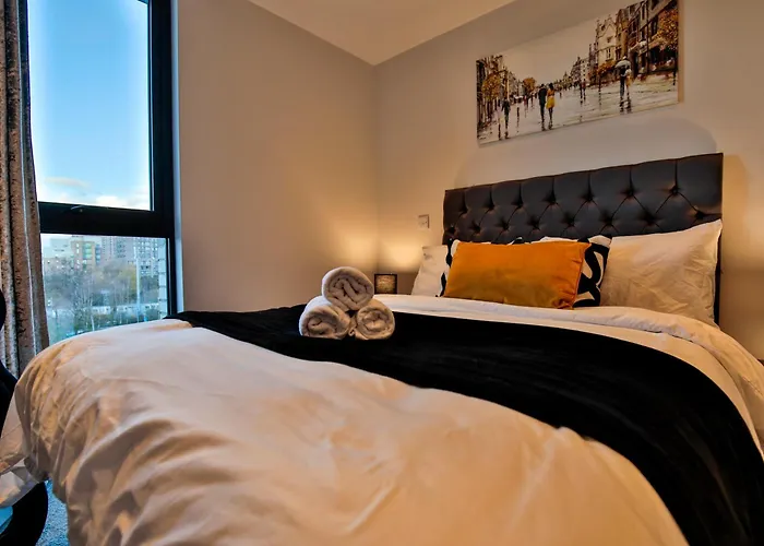 40 Percent Off Monthly 2 Bed Modern Near Piccadilly - Parking - Fast Wifi Apartment *