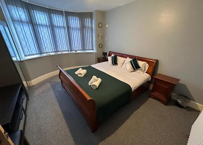 5Br Manchester Home W Jacuzzi Parking Gar…