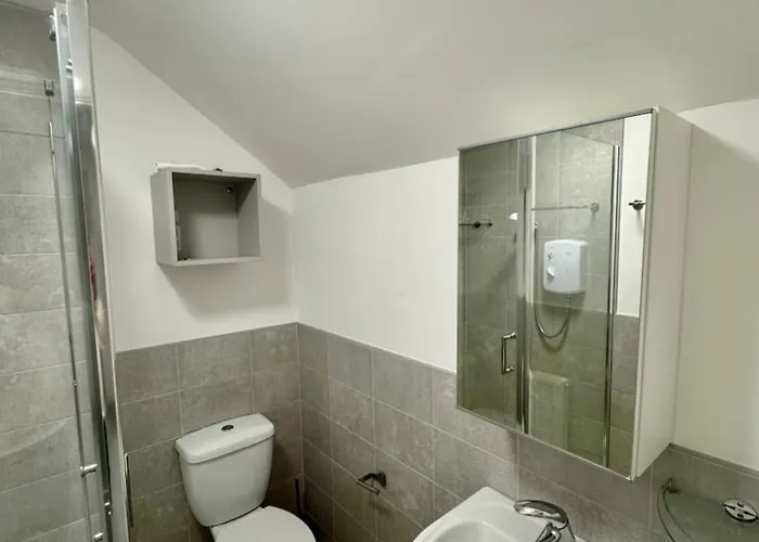 Comfortable En-suite Double Room-m16 Alloggio in famiglia