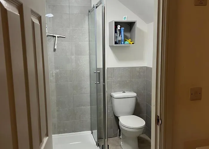 Comfortable En-suite Double Room-m16 Alloggio in famiglia