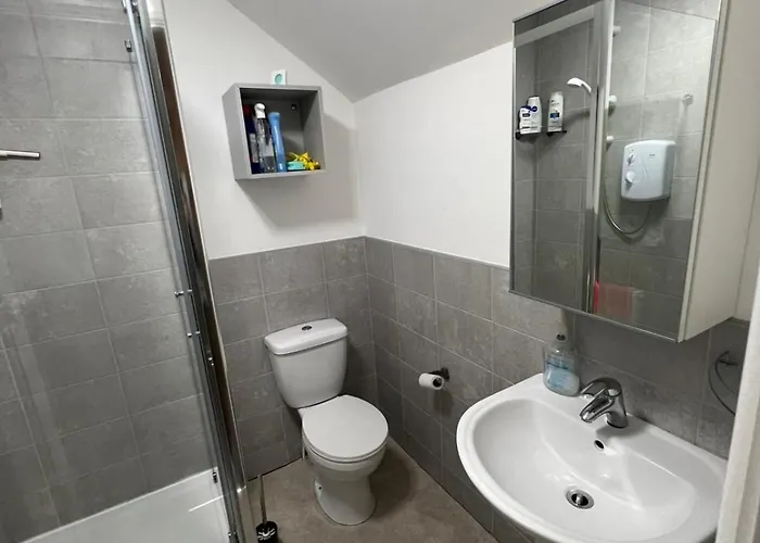 Comfortable En-suite Double Room-m16 * Manchester