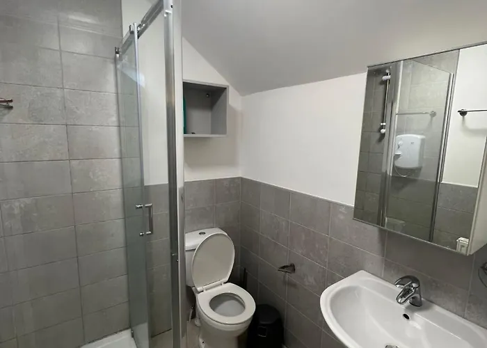 Comfortable En-suite Double Room-m16 *