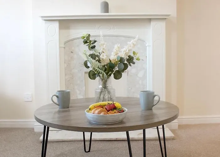 Dom wakacyjny Hub - 2br With Free Parking, Near Airport & Attractions