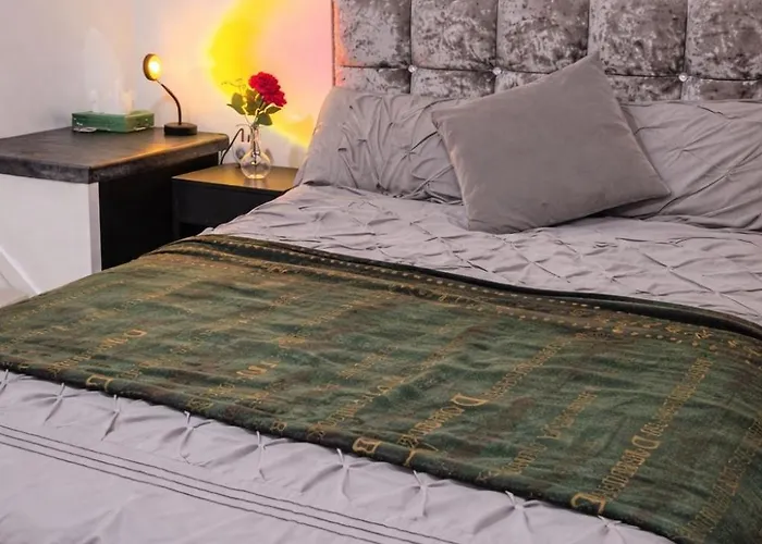 Cosy - Fresh New Master Bedroom Sleeps 3 Guests - 3 Adults מנצ'סטר