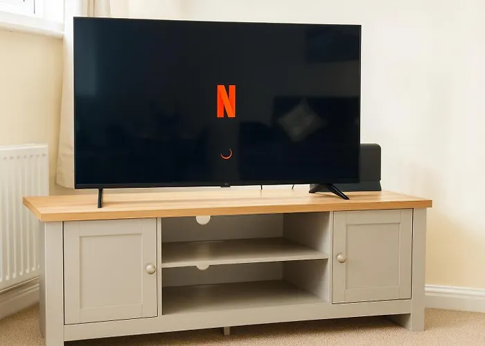 Dom wakacyjny Hub - 2br With Free Parking, Near Airport & Attractions *