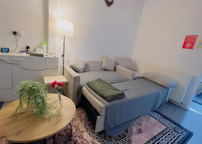 Pensionat Cosy - Fresh New Master Bedroom Sleeps 3 Guests - 3 Adults 3*