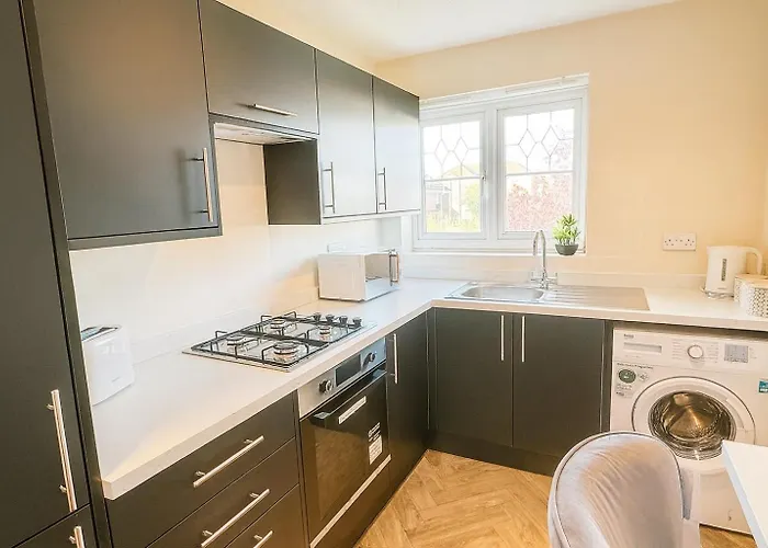 펜션 Hub - 2br With Free Parking, Near Airport & Attractions