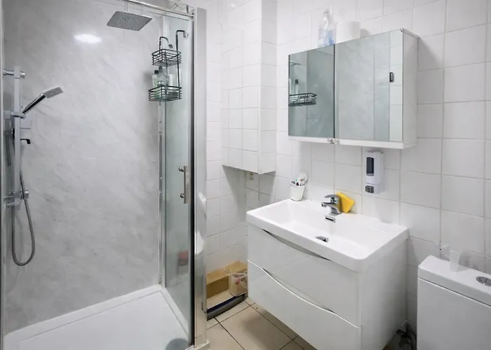 Cosy - Fresh New Master Bedroom Sleeps 3 Guests - 3 Adults מנצ'סטר