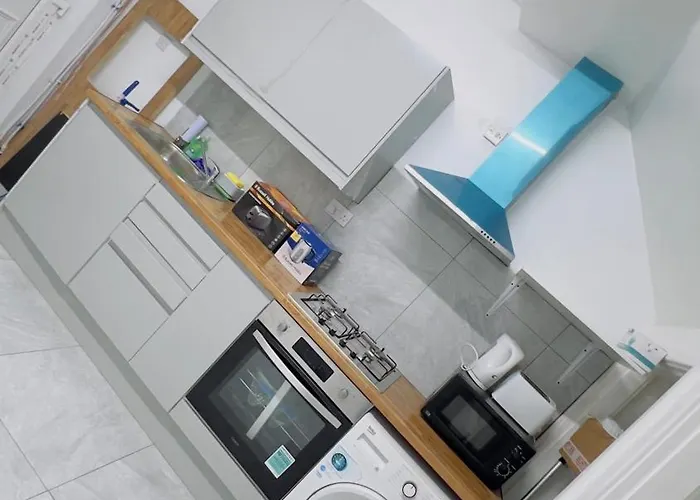 Cosy - Fresh New Master Bedroom Sleeps 3 Guests - 3 Adults בית הארחה מנצ'סטר