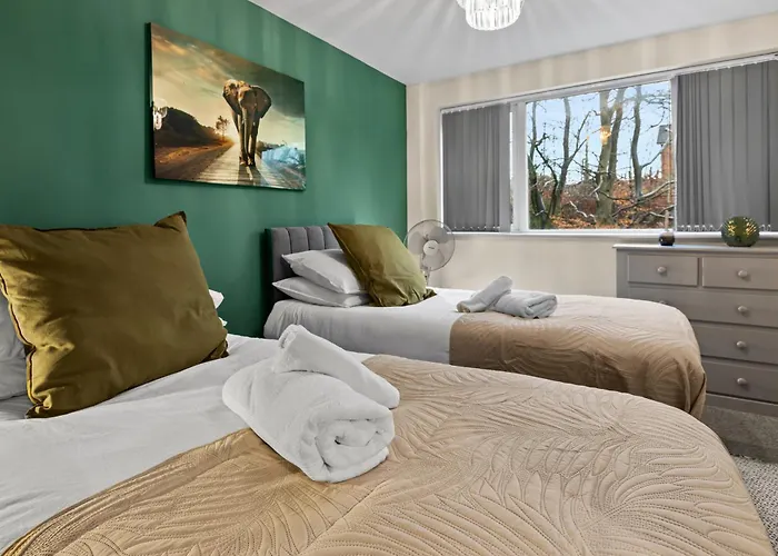 Forest View- Oasis Mural -didsbury Zen Sleeps 10 *