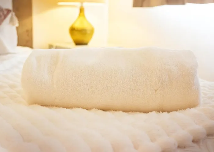 Hub - 2br With Free Parking, Near Airport & Attractions 펜션