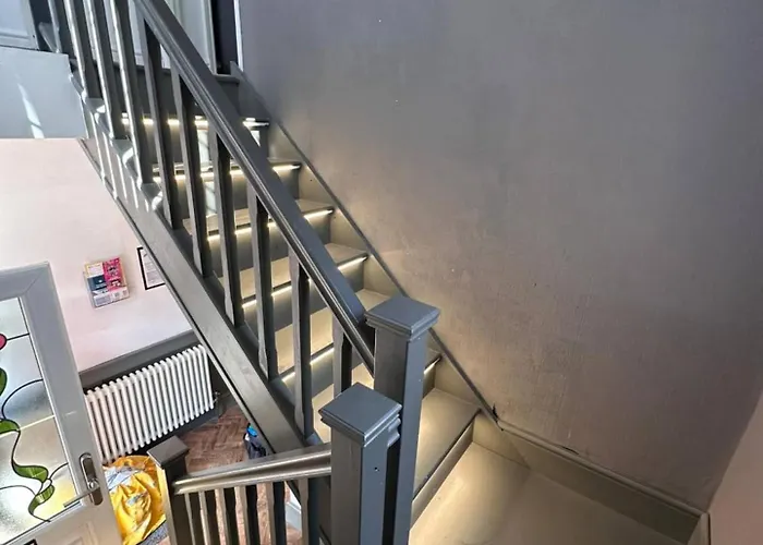 5Br Manchester Home W Jacuzzi Parking Gar…