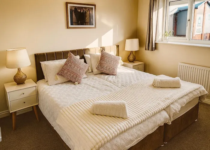 펜션 Hub - 2br With Free Parking, Near Airport & Attractions *