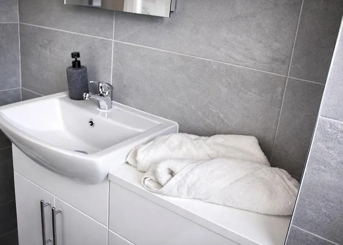 Hub - 2br With Free Parking, Near Airport & Attractions * 맨체스터