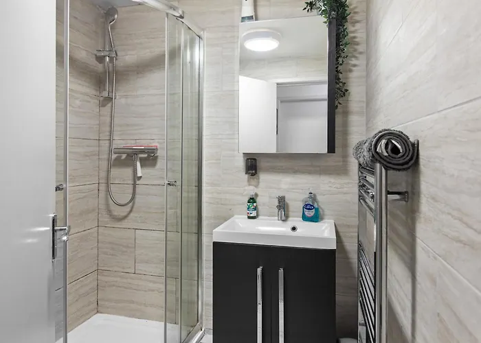 Forest View- Oasis Mural -didsbury Zen Sleeps 10