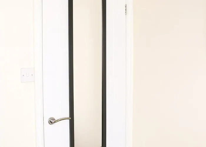 펜션 Hub - 2br With Free Parking, Near Airport & Attractions