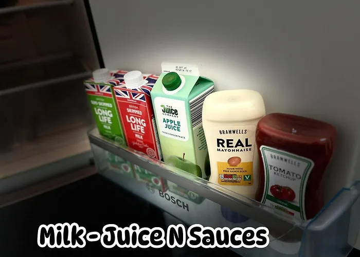 Cosy - Fresh New Master Bedroom Sleeps 3 Guests - 3 Adults בית הארחה 3*