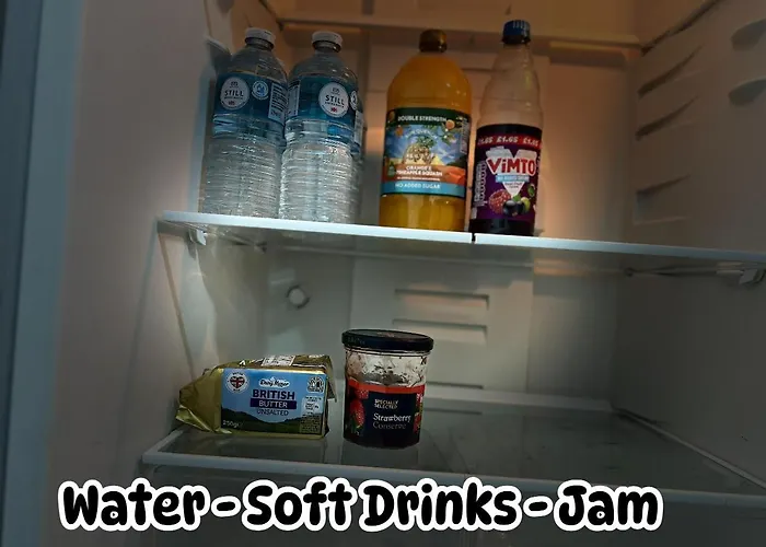 Pensionat Cosy - Fresh New Master Bedroom Sleeps 3 Guests - 3 Adults