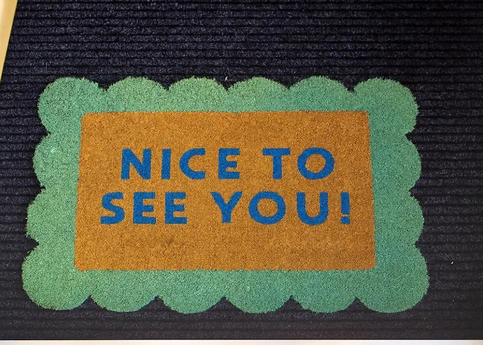 Hub - 2br With Free Parking, Near Airport & Attractions 펜션