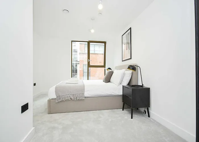 Modern 1 Bed Flat In W Balcony