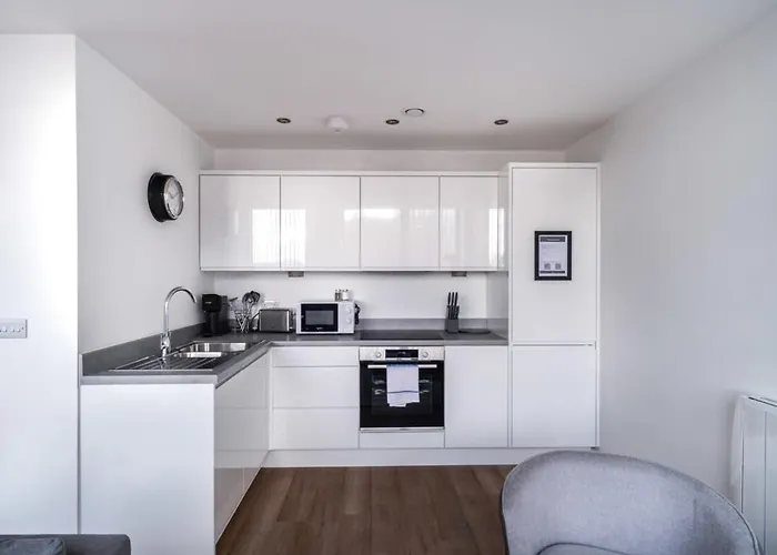 Zeni, Alexandra Rise Bright 1 Bed * Manchester