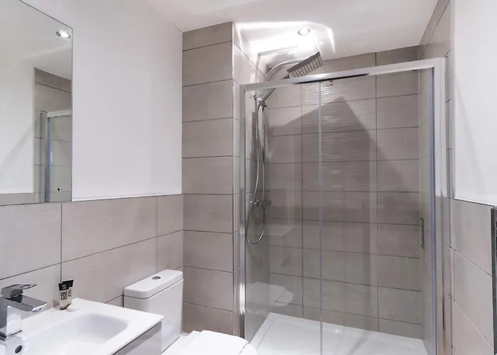 Zeni, Alexandra Rise Smart