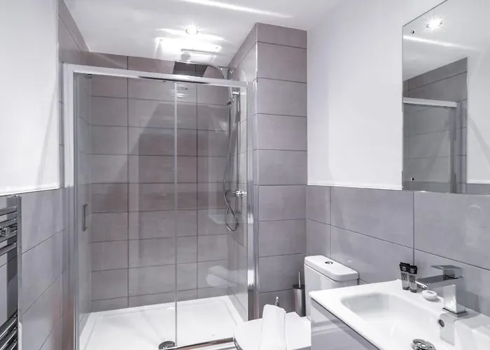 Zeni, Alexandra Rise Bright 1 Bed Manchester