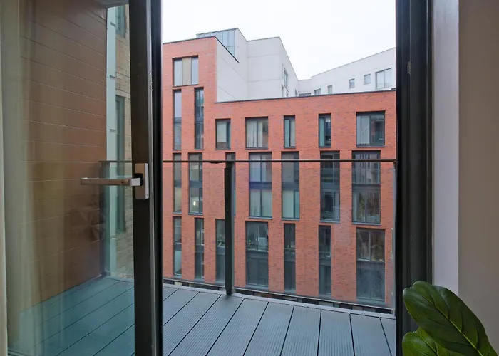 Modern 2br Near Arndale & Ao Arena *