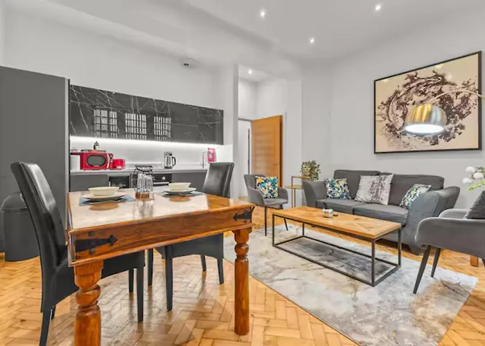 New Build Duplex Minutes From Centre - Pass The Keys