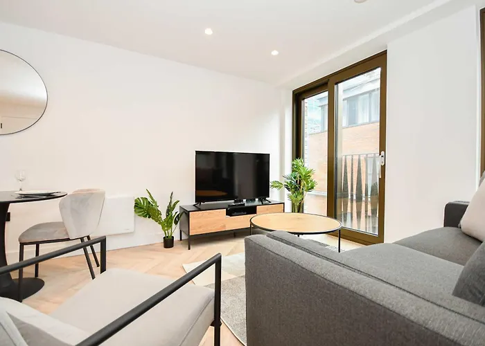 Modern 1 Bed Flat In W Balcony Μάντσεστερ