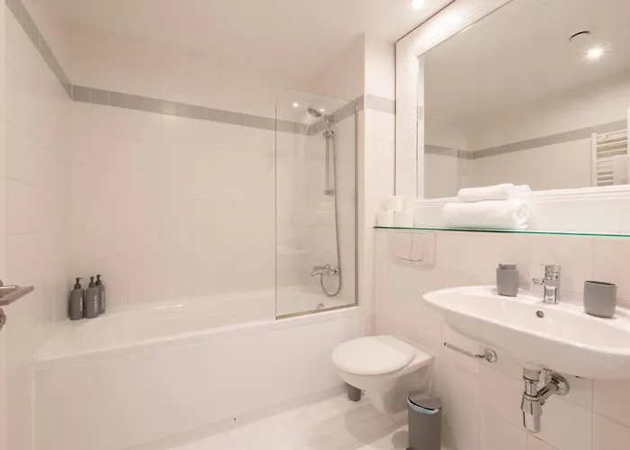 Modern 2br Near Arndale & Ao Arena