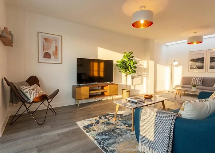 Modern & Spacious 2 Bed By Old Trafford Manchester