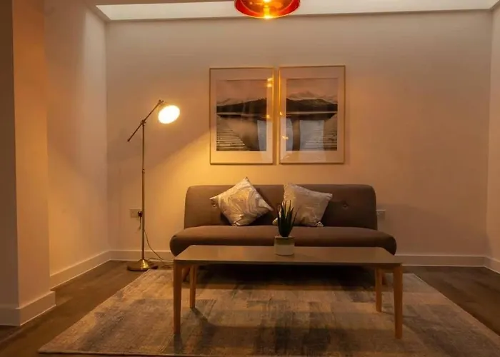 Modern & Spacious 2 Bed By Old Trafford * Manchester