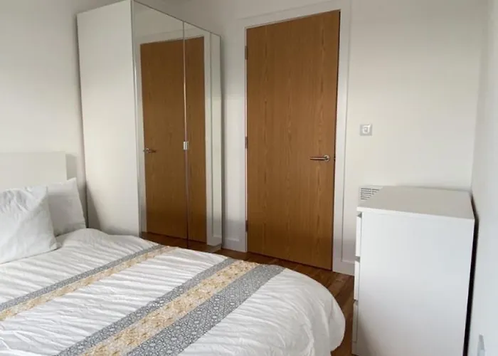 Comfy Modern Centre Apartamento