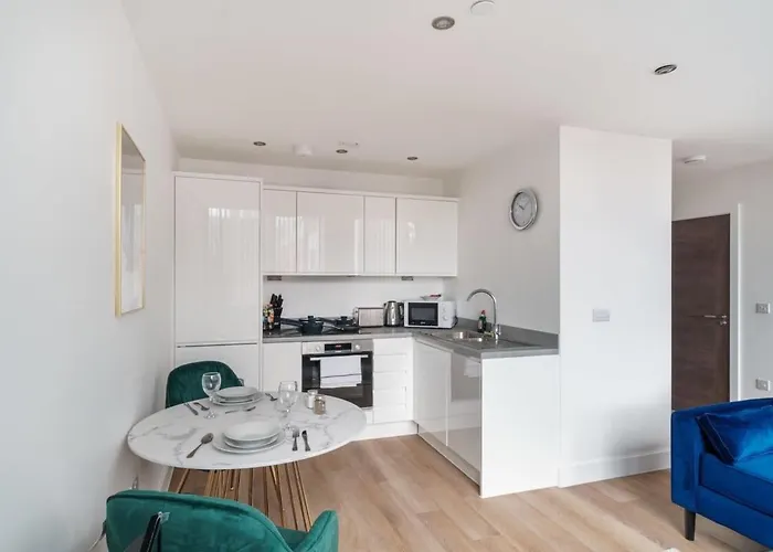 Zeni, Alexandra Rise Sleek