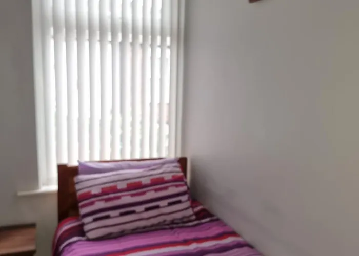 Apartment Newly Refurbished 2- Bed Stylish *