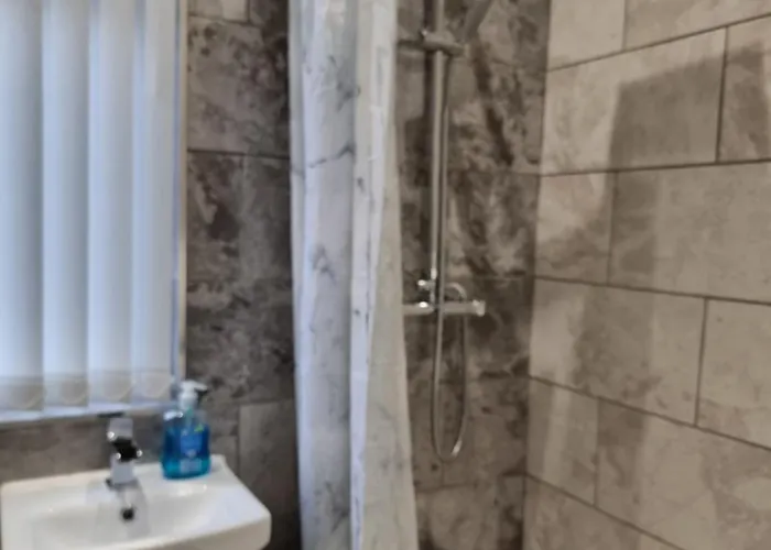 Newly Refurbished 2- Bed Stylish