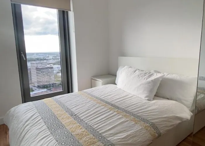 Comfy Modern Centre *