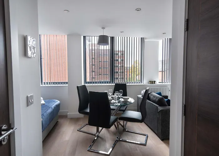 Zeni, Alexandra Rise Smart Apartament Manchester
